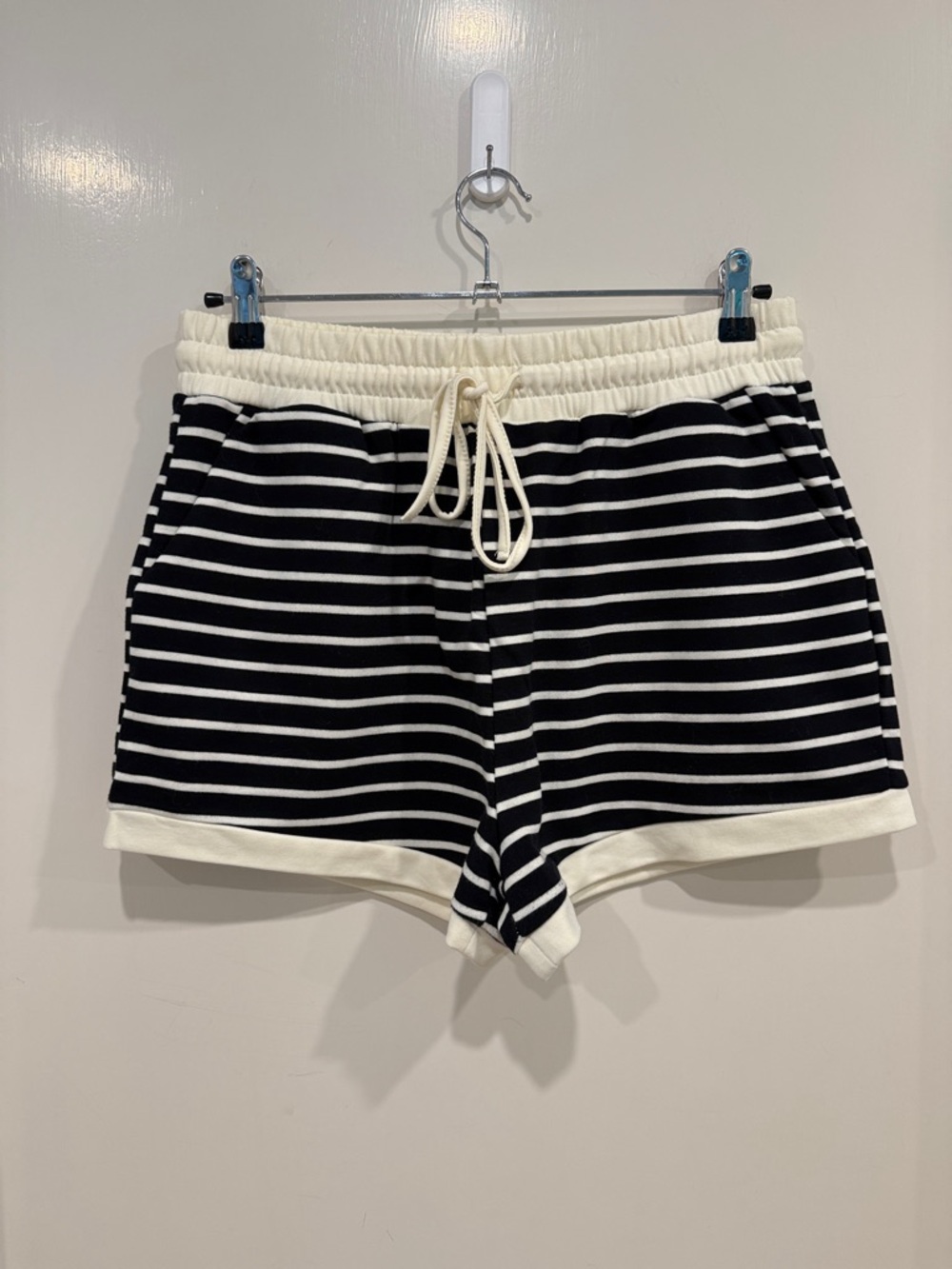 SEWN + SEEN Black & Cream Striped Shorts sz M NWOT
